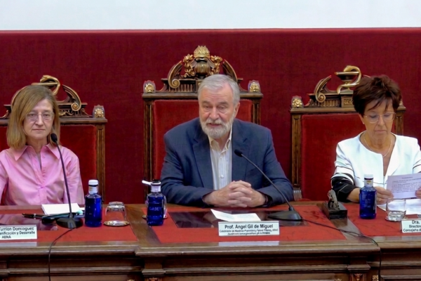 La Cátedra de Medicina Humanitaria reconoce el talento joven en Salud Pública