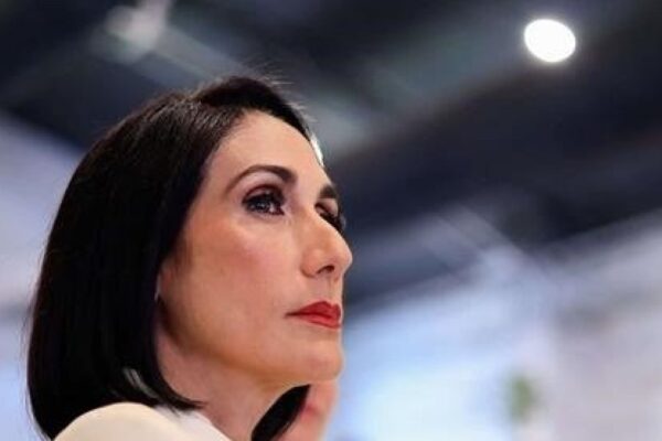 La desaparición de Brianna Genao, en Barrero, una comunidad de Imbert, Puerto Plata, sigue bajo investigación. Así lo recordó la primera dama de la República, Raquel Arbaje. «A cada rato llamo a la procuradora (Yeni Berenice Reynoso)», dijo. Arbaje indic