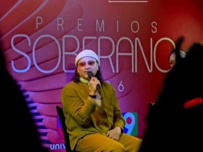 A sólo horas de celebrarse los Premios Soberano 2026, diversas figuras asistieron a una rueda de prensa previo al evento para dar su parecer. Tal es el caso del cantante Elvis Crespo aseguró que tiene “una conexión especial con la República Dominicana.