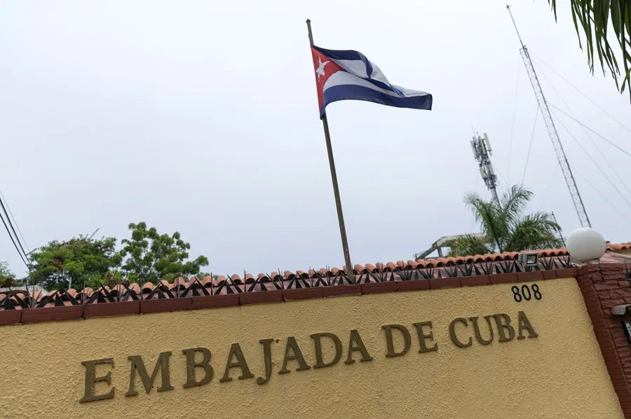 Personal Cubano abandona embajada de Santo Domingo desde las 3:00 de la madrugada