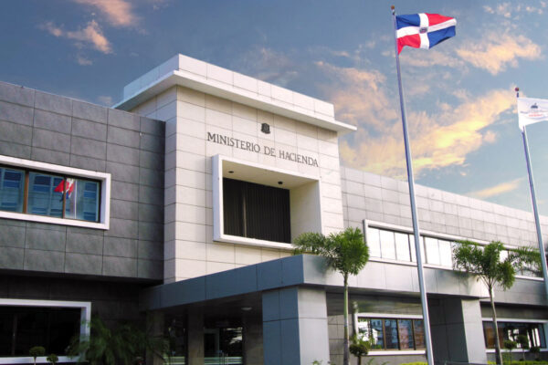 Calificadoras de riesgo y banca internacional destacan la solidez de la economía dominicana