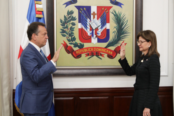 Víctor Ito Bisonó asume como nuevo canciller de la República Dominicana