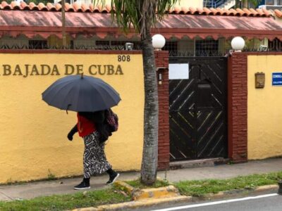 El Ministerio de Relaciones Exteriores de la República de Cuba rechazó «en los términos más enérgicos» la decisión del gobierno de la República Dominicana de expulsar a 10 funcionarios diplomáticos de la embajada cubana en territorio dominicano y a su