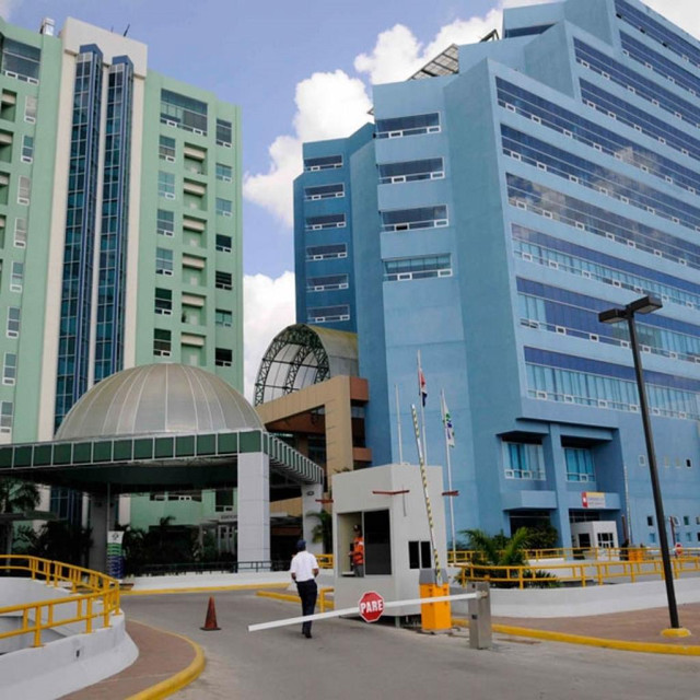Economista cuestiona modelo de hospitales públicos: “Fue diseñado para fomentar la medicina privada”