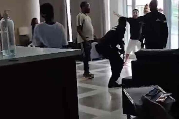 Un Hotel en África Central se Convierte en una Pesadilla para Deportados de EE.UU.