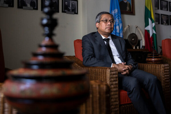 Un Diplomático de Myanmar Se Niega a Renunciar a su Cargo en Nueva York