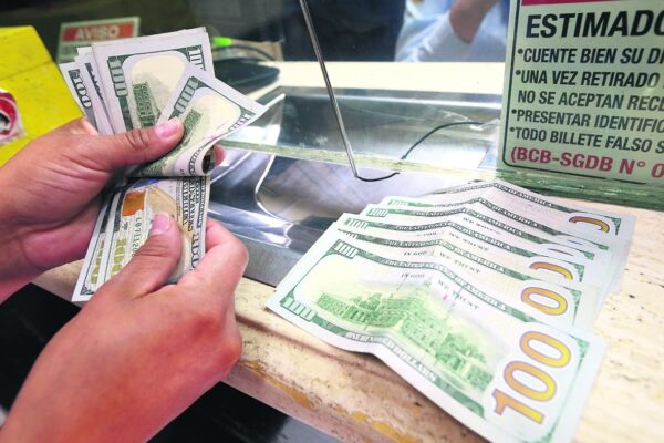 Bolivia habilita retiros de hasta 3.000 dólares y normaliza remesas