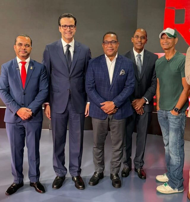 Coronel Ysaias J. Tamarez Santiago se destaca como experto en inteligencia artificial en RD Debate