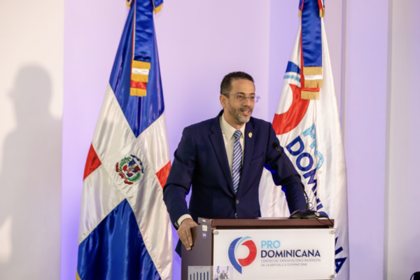Exportaciones dominicanas alcanzan cifra récord de USD 10,563.2 millones en el período de enero a agosto de 2026