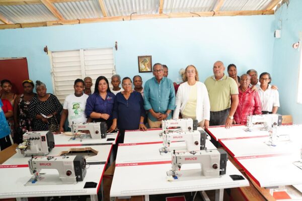 DASAC entrega modernas máquinas de coser a congregación religiosa a fin de contribuir al desarrollo del autoempleo de mujeres en San Cristóbal
