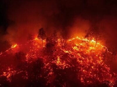 Millones en Indonesia Respiran Humo Tóxico Debido a Meses de Incendios Forestales