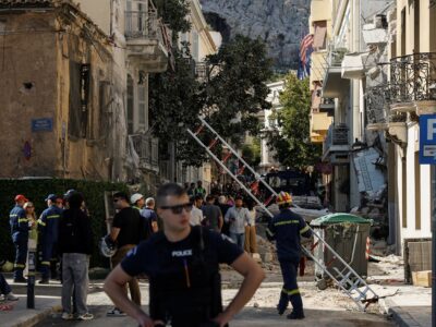 Seis Personas Desaparecidas Tras Explosión en el Distrito Turístico de Atenas