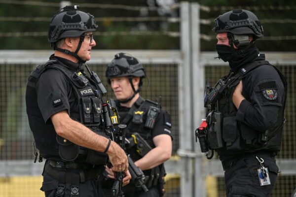 Las Aldeas Británicas Cerca de R.A.F. Fairford Enfocan la Atención por Posible Trama Terrorista