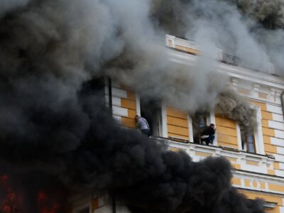 Un Dron Ruso Ataca la Academia Nacional de Ciencias de Ucrania, Provocando un Incendio en el Centro de la Ciudad
