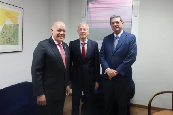 Urrutia propone una modernización de la administración tributaria para ajustarse a la economía digital