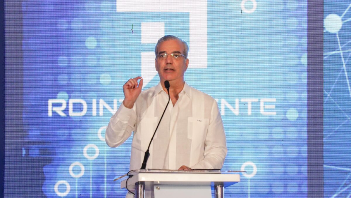 Presidente Luis Abinader Inaugura el Programa “RD Inteligente” para Capacitar a un Millón de Dominicanos en Inteligencia Artificial