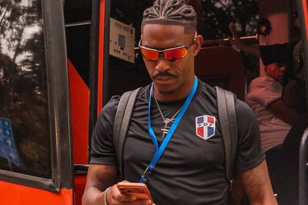Junior Firpo sufre una lesión en el inicio del partido contra Haití