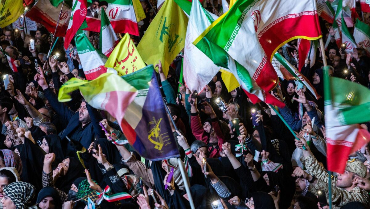 Irán encarceló a un legislador de línea dura, revelando profundas divisiones en su liderazgo