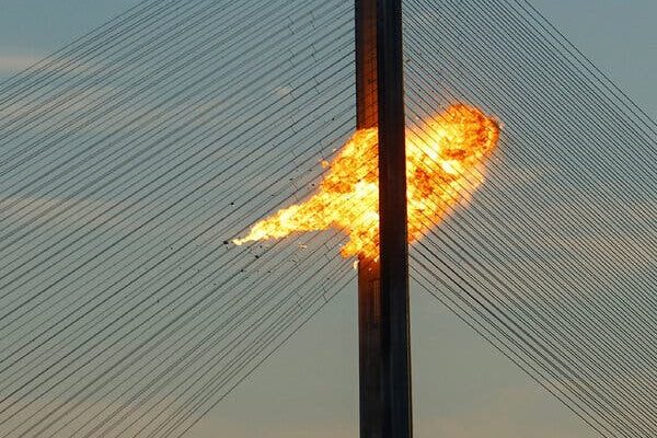 Rusia Ataca Puentes de Kiev, Poniendo en Riesgo una Línea de Vida Vital