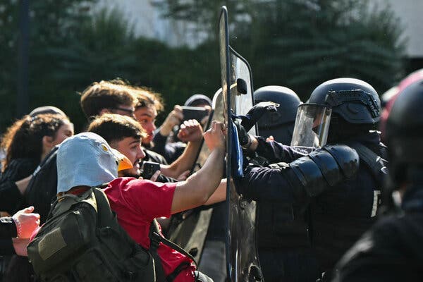 Protestas Estudiantiles en Francia Por el Estado del Sistema Educativo