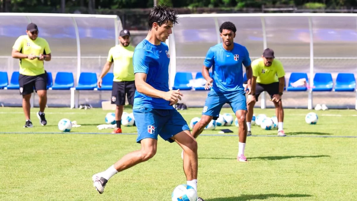 República Dominicana se enfrenta a Nicaragua en busca de un pase histórico a cuartos de final