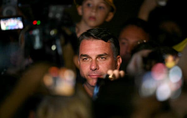 Un Impulso Significativo para la Derecha: Flávio Bolsonaro se Acerca a la Presidencia de Brasil