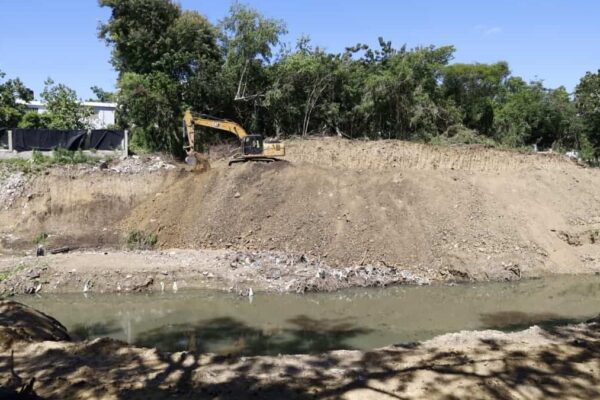 Denuncian intervención en arroyo de Hoya del Caimito sin la debida autorización