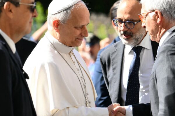 La cirugía por cáncer del Papa León provoca una ola de reacciones de líderes mundiales