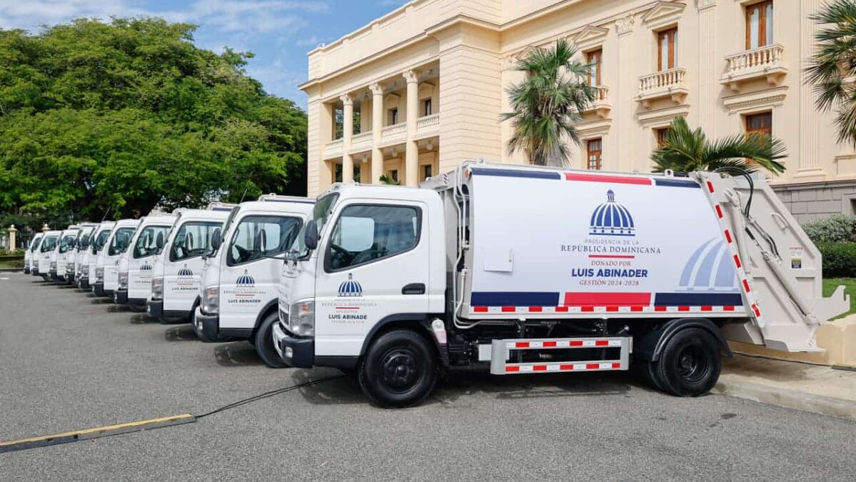 Gobierno Dominicano Proporciona 50 Camiones Compactadores a Alcaldías
