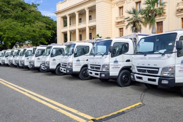 Gobierno refuerza capacidades municipales con entrega de camiones compactadores