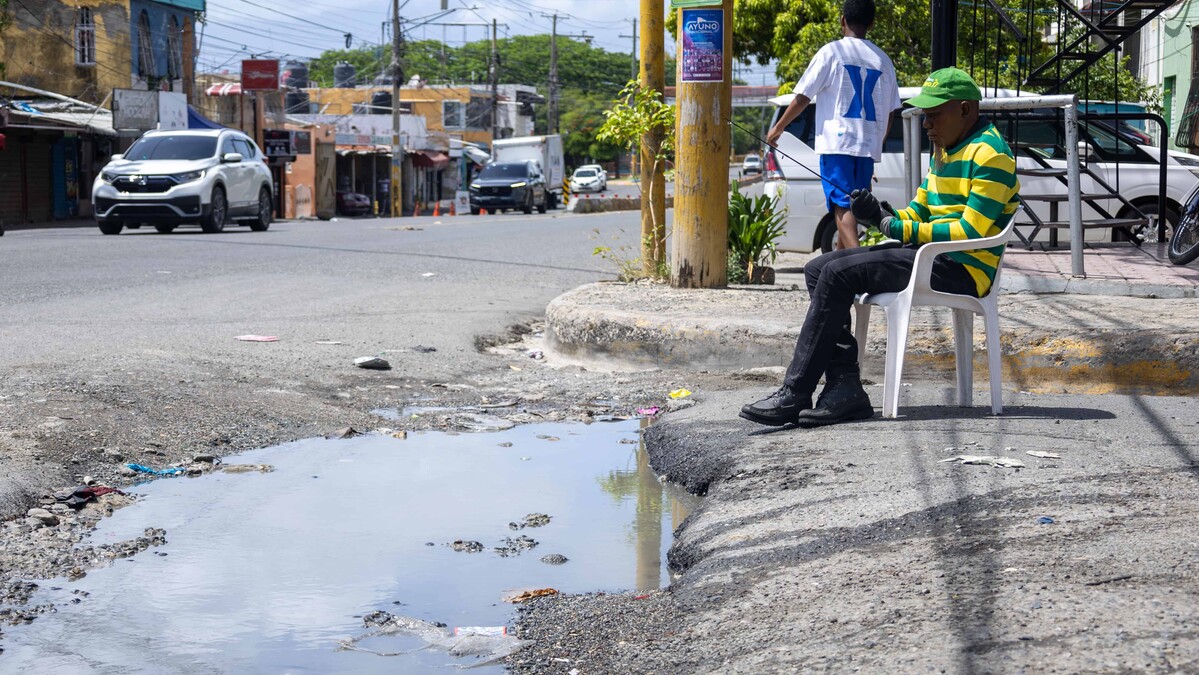Desnivel en badén complica el tránsito en la avenida 25 de Febrero