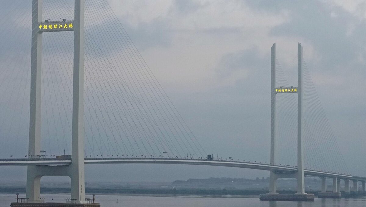 Corea del Norte y China Inauguran Su Mayor Puente Fronterizo