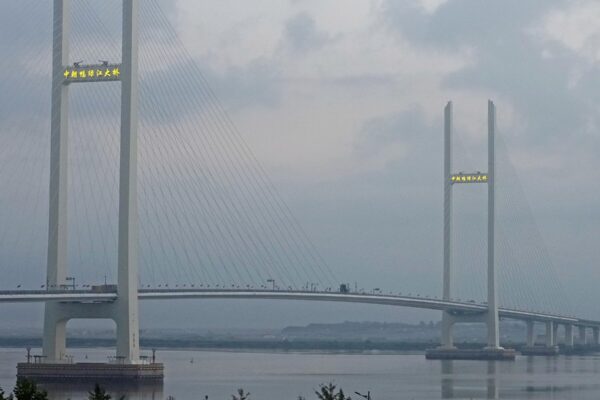 Corea del Norte y China Inauguran Su Mayor Puente Fronterizo
