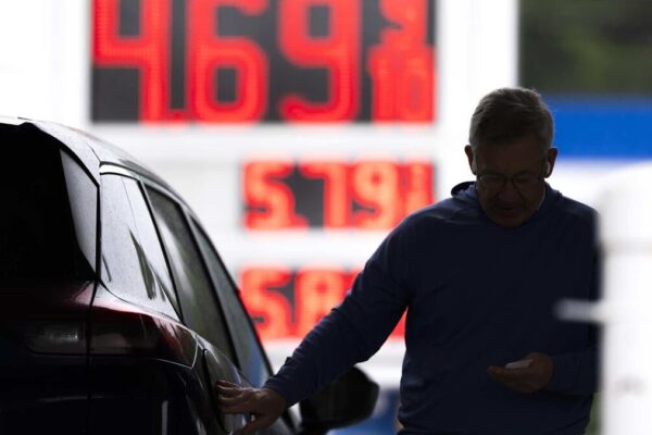 El Precio de la Gasolina en Estados Unidos Supera los Cuatro Dólares por Galón