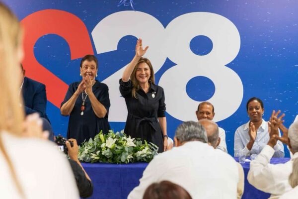 La dirigente Besaida Manola Santana de Báez apoya la candidatura presidencial de Carolina Mejía