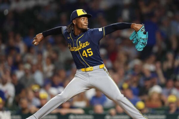 Los Cerveceros superan a los Dodgers a pesar de un tropiezo de Abner Uribe