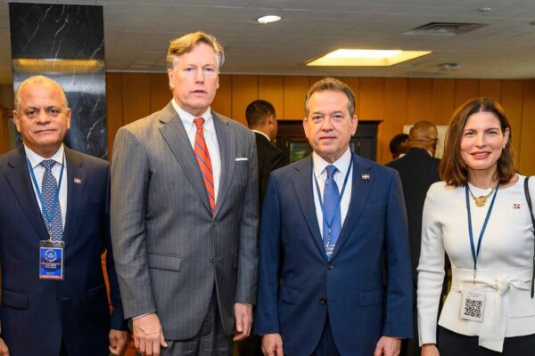 Bisonó Presenta Propuestas para Fortalecer la Cooperación entre EE. UU. y el Caribe