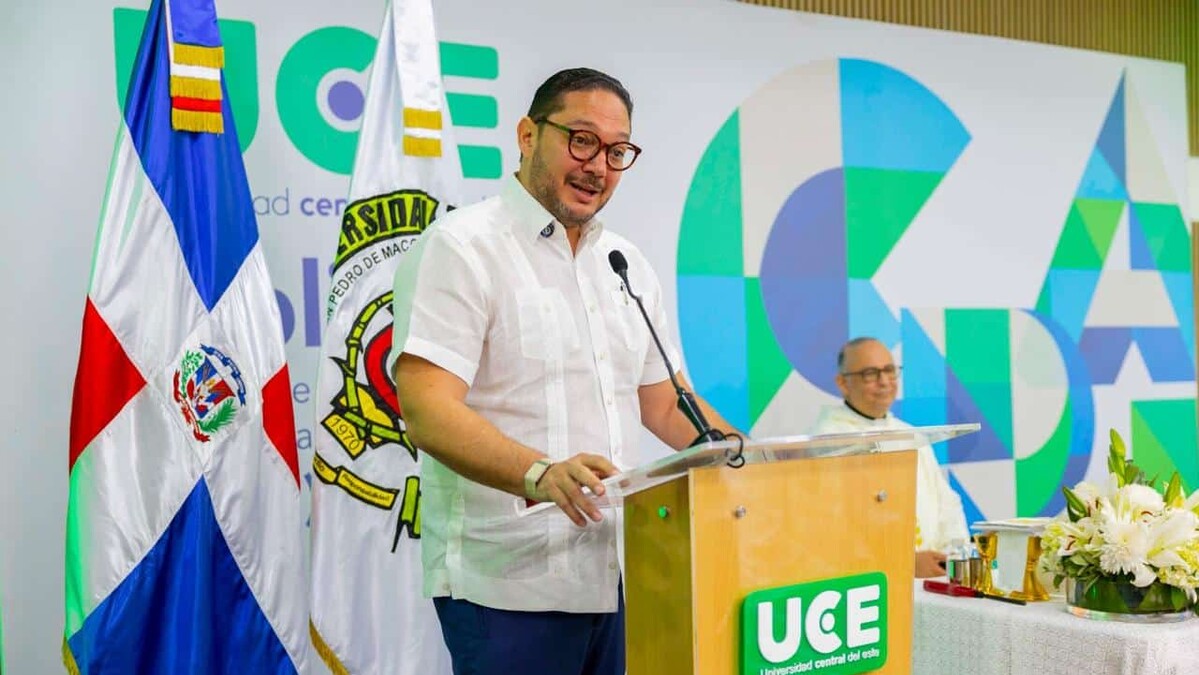 La UCE Celebra su 56.º Aniversario Enfatizando Logros Académicos y Sociales