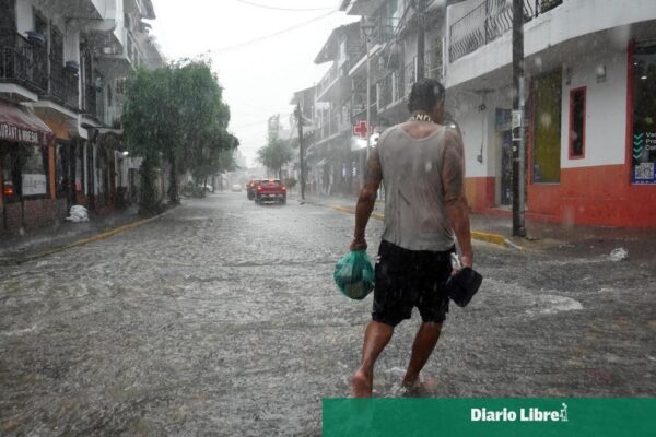 Huracán Trudy se intensifica a categoría 3 y plantea riesgos en el Pacífico mexicano