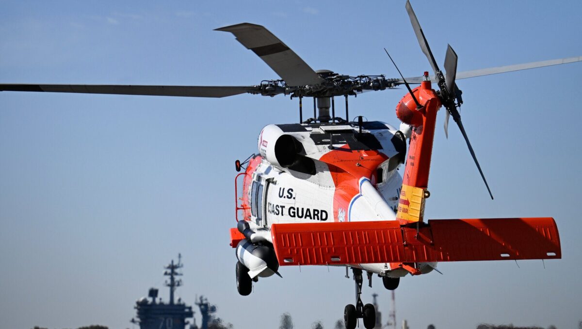 Rescatan a 16 personas en el océano Pacífico frente a la costa de México, informa la Guardia Costera de EE. UU.
