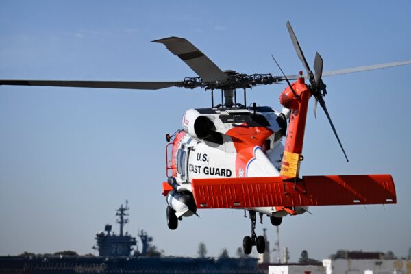 Rescatan a 16 personas en el océano Pacífico frente a la costa de México, informa la Guardia Costera de EE. UU.