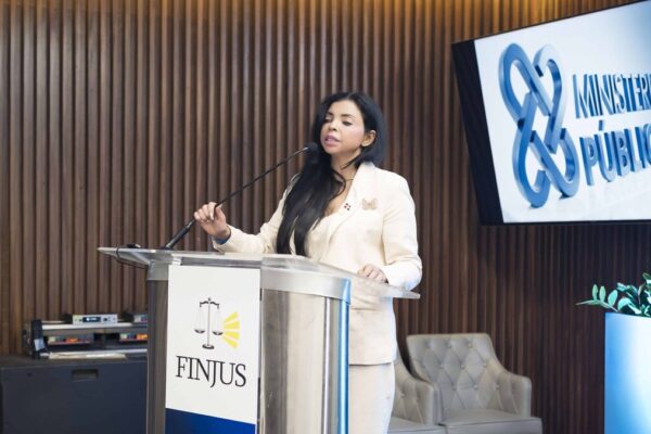 Yeni Berenice aclara sobre las condenas a médicos en el nuevo Código Penal