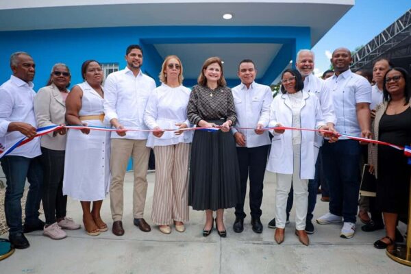 Raquel Peña Inaugura Centro de Salud Remozado en Haina