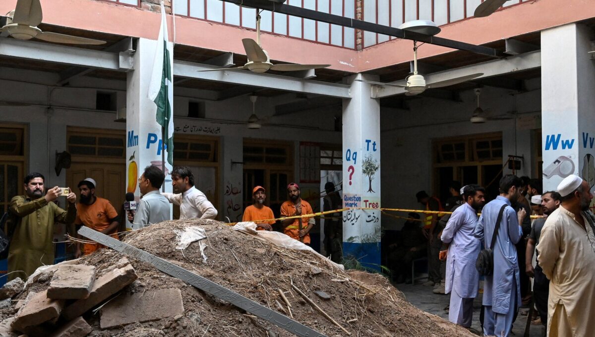 Colapso Mortal de Techo en Escuela de Pakistán Genera Interrogantes Sobre Regulaciones de Seguridad