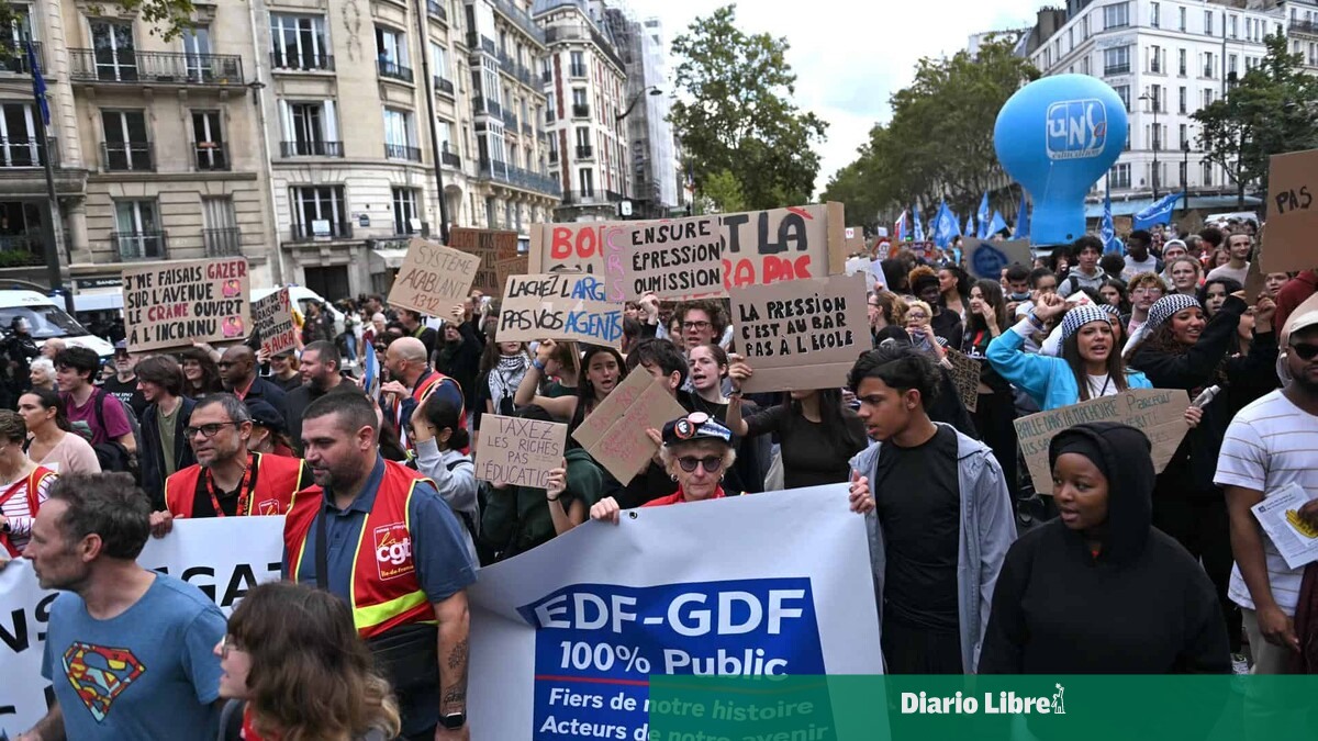 Incendios y Saqueos en Francia Durante Protestas por el Aumento del Costo de Vida
