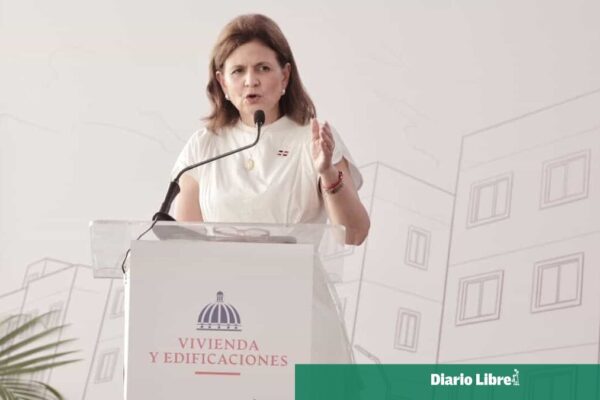 El Gobierno entrega nuevos apartamentos y escuela en Ciudad Juan Bosch