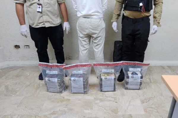 Arrestan a un ciudadano español con 20 paquetes de cocaína en el Aeropuerto Internacional de Punta Cana