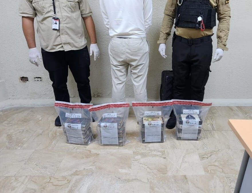 Arrestan a un ciudadano español con 20 paquetes de cocaína en el Aeropuerto Internacional de Punta Cana