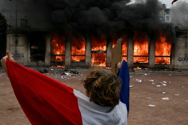 Protestas en Francia Desatan Disturbios mientras Movimiento Estudiantil se Expande a Nivel Nacional