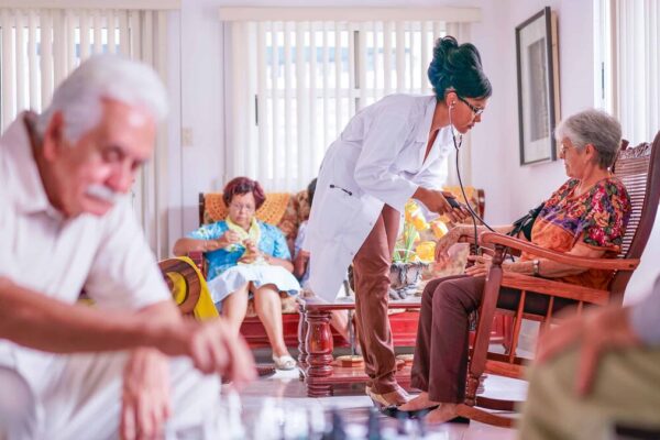 Irregularidades en el programa Familias de Cariño de Conape involucran a empleados públicos